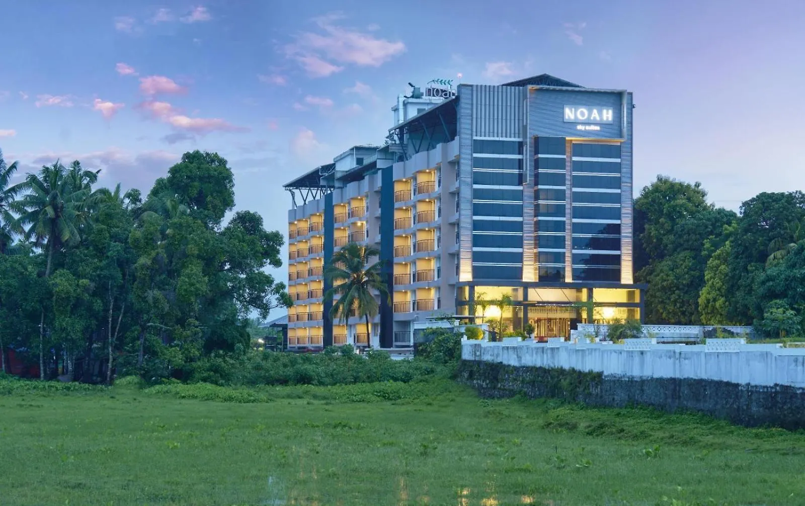 Noah Sky Suites Kochi Ινδία